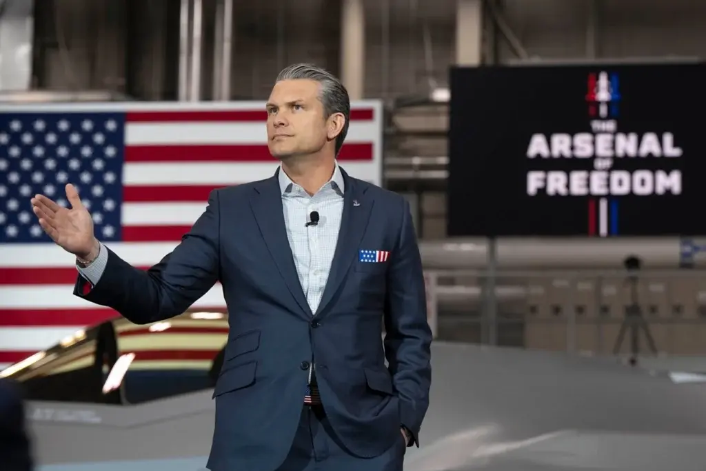 Cutremur la Pentagon: Hegseth continuă epurările în plină tensiune cu Iranul