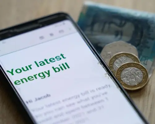 Alex Chapman cere Guvernului UK să impună un plafon de preț pentru energia esențială