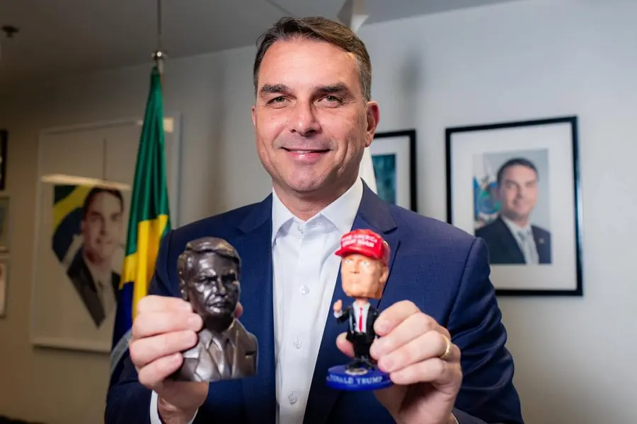 Flávio Bolsonaro părăsește Brazilia: zborul spre azil în SUA